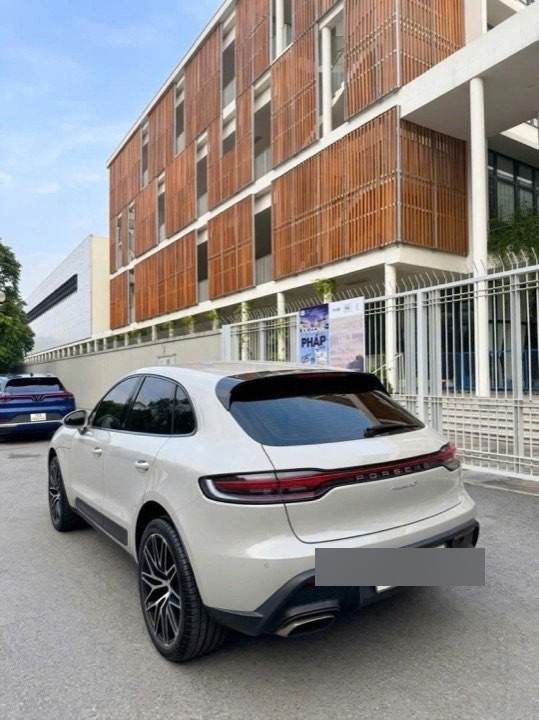 So sánh thuê xe tự lái và xe có tài xế